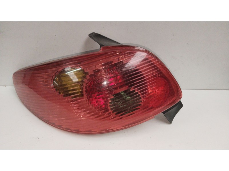 Recambio de piloto trasero izquierdo para peugeot 206 berlina x-line clim referencia OEM IAM 6350P1  