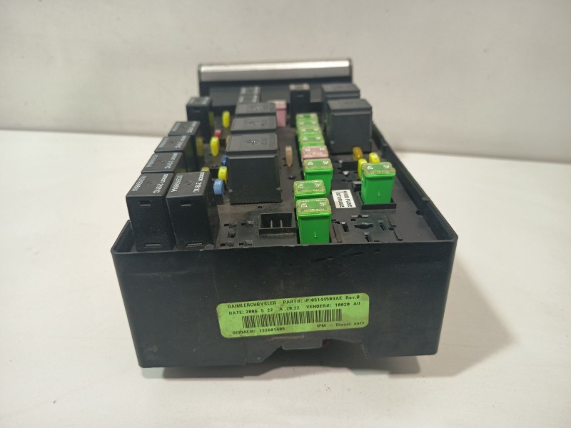 Recambio de caja reles / fusibles para chrysler voyager iv (rg, rs) 2.8 crd referencia OEM IAM R4727079AF  