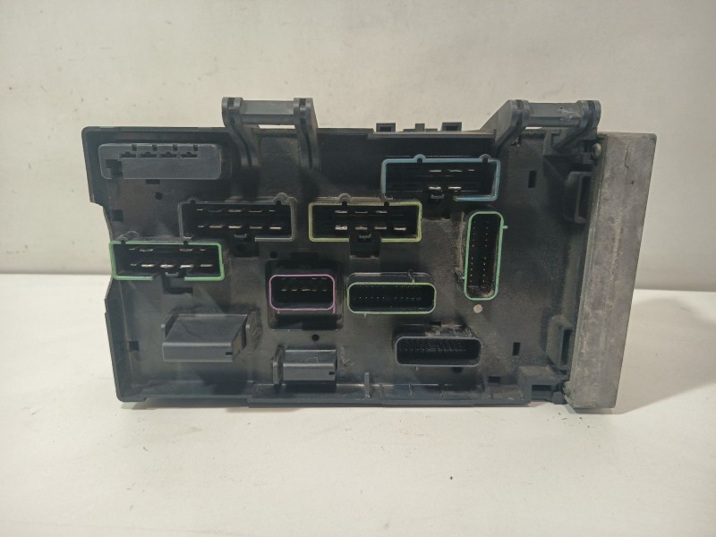 Recambio de caja reles / fusibles para chrysler voyager iv (rg, rs) 2.8 crd referencia OEM IAM R4727079AF  