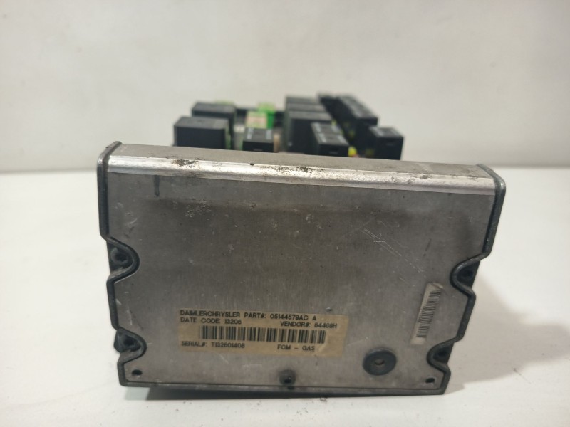 Recambio de caja reles / fusibles para chrysler voyager iv (rg, rs) 2.8 crd referencia OEM IAM R4727079AF  