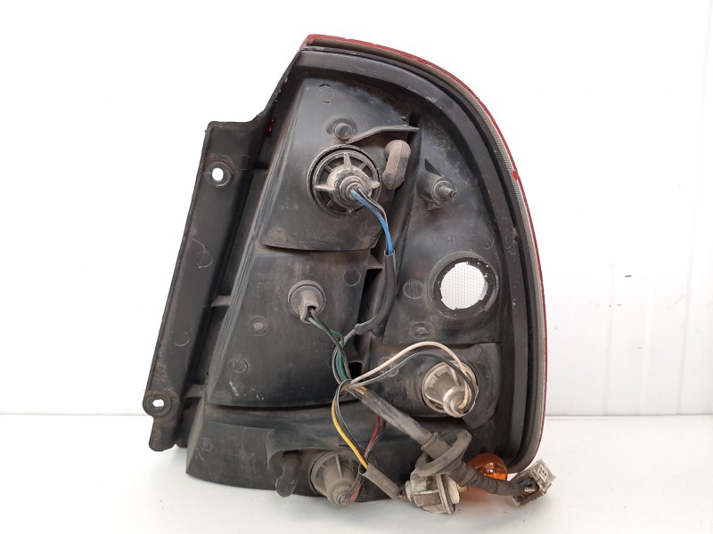 Recambio de piloto trasero izquierdo para daewoo nubira berlina cdx referencia OEM IAM 96272041  