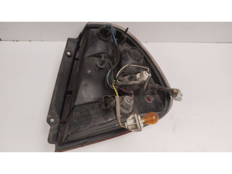 Recambio de piloto trasero izquierdo para daewoo nubira berlina cdx referencia OEM IAM 96272041  