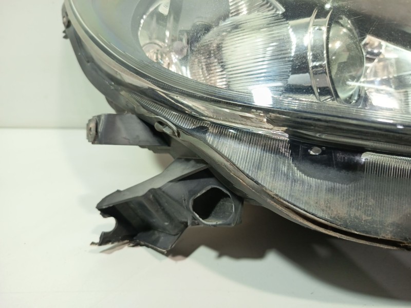 Recambio de faro derecho para renault clio ii (bb_, cb_) 1.5 dci (b/c2j) referencia OEM IAM 260100822R  