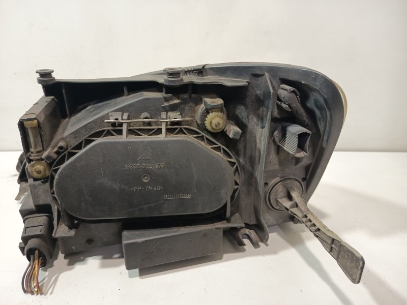 Recambio de faro derecho para ford galaxy i (wgr) 1.9 tdi referencia OEM IAM 0301183202  