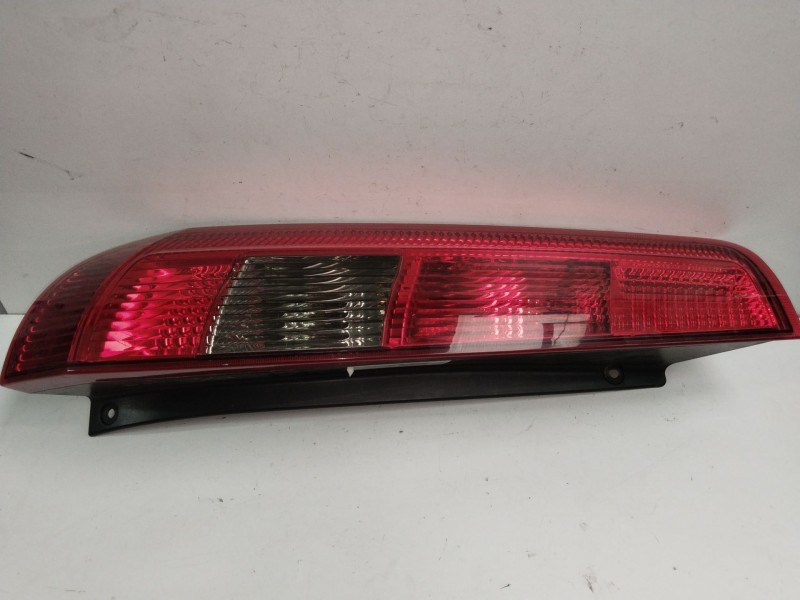 Recambio de piloto trasero izquierdo para ford fiesta (cbk) ghia referencia OEM IAM 1324570  