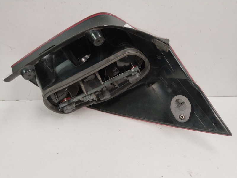 Recambio de piloto trasero izquierdo para renault laguna ii grandtour (kg0) dynamique confort referencia OEM IAM 820002471  