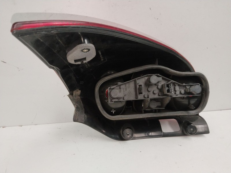 Recambio de piloto trasero izquierdo para renault laguna ii grandtour (kg0) dynamique confort referencia OEM IAM 820002471  