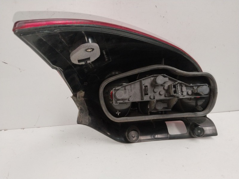 Recambio de piloto trasero izquierdo para renault laguna ii grandtour (kg0) dynamique confort referencia OEM IAM 820002471  