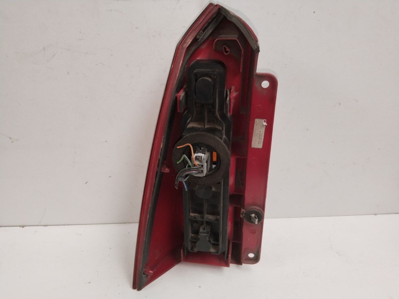 Recambio de piloto trasero derecho para ford focus berlina (cak) ambiente referencia OEM IAM 1M5113404CB  