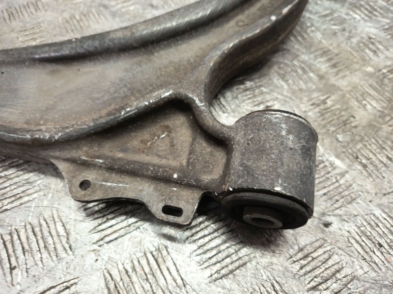 Recambio de brazo suspension inferior delantero derecho para opel astra j (p10) 1.6 (68) referencia OEM IAM 13463244  