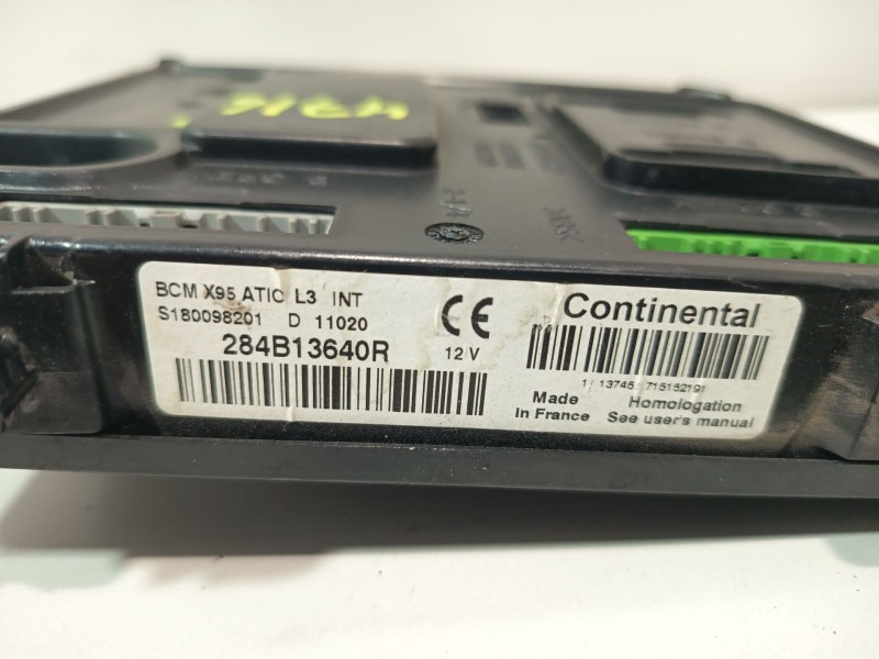 Recambio de caja reles / fusibles para renault megane iii berlina 5 p dynamique referencia OEM IAM 284B13640R  