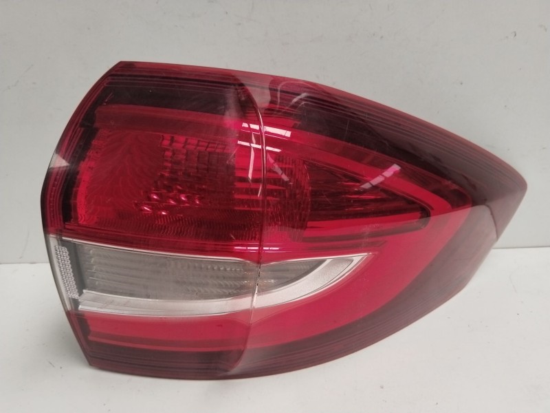 Recambio de piloto trasero derecho para ford c-max (ceu) trend referencia OEM IAM 1899778  