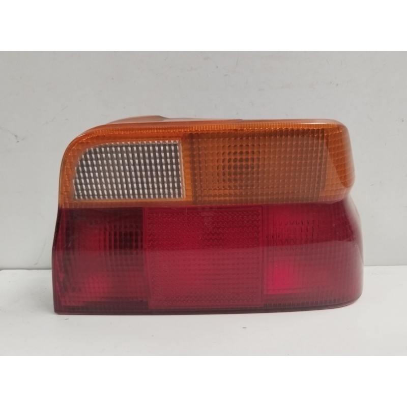 Recambio de piloto trasero derecho para ford escort berl./turn./cab./express básico berlina referencia OEM IAM 6139656  