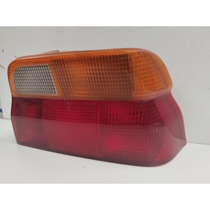 Recambio de piloto trasero derecho para ford escort berl./turn./cab./express básico berlina referencia OEM IAM 6139656  