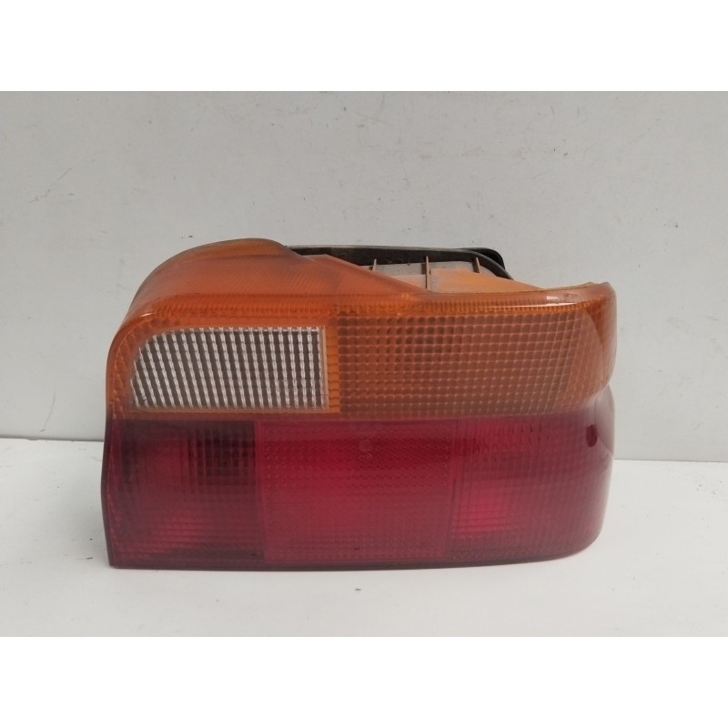 Recambio de piloto trasero derecho para ford escort berl./turn./cab./express básico berlina referencia OEM IAM 6139656  