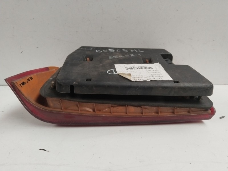 Recambio de piloto trasero derecho para ford escort berl./turn./cab./express básico berlina referencia OEM IAM 6139656  