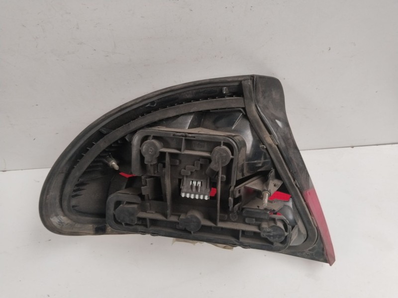 Recambio de piloto trasero derecho para opel tigra 1.6 16v referencia OEM IAM 67629040  