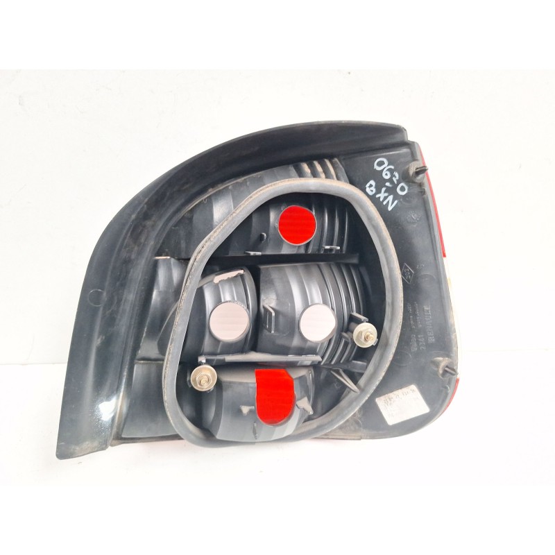 Recambio de piloto trasero izquierdo para renault megane i scenic (ja0) 1.6 16v kaleido referencia OEM IAM 7701042406  