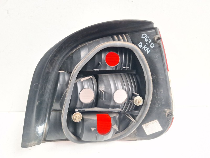 Recambio de piloto trasero izquierdo para renault megane i scenic (ja0) 1.6 16v kaleido referencia OEM IAM 7701042406  