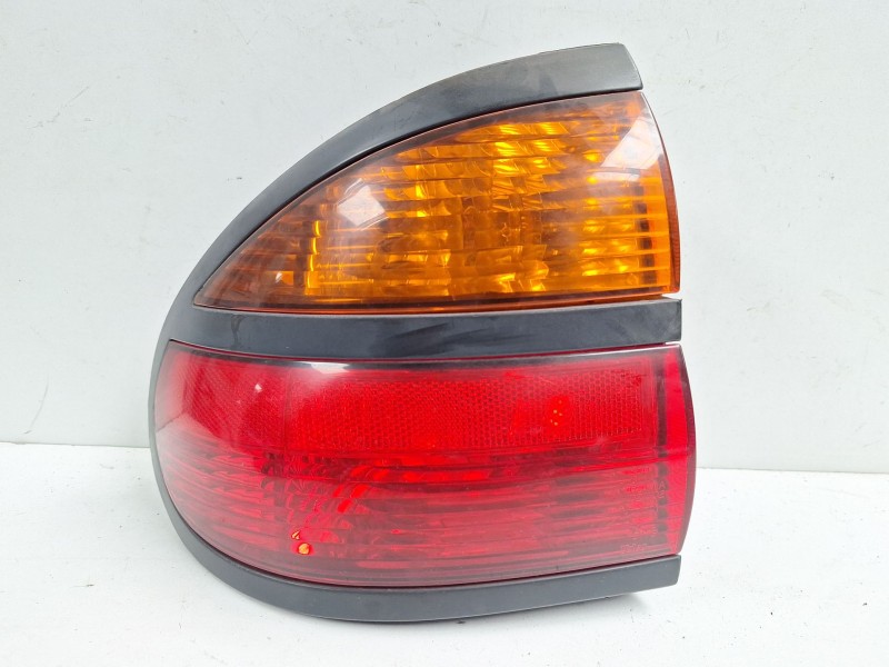 Recambio de piloto trasero izquierdo para renault laguna (b56) 1.8 16v rt referencia OEM IAM 7700420122  