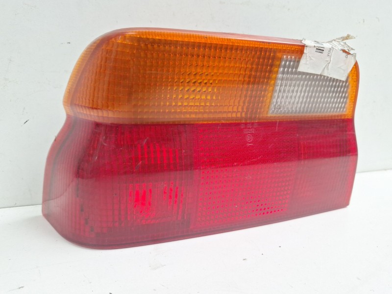 Recambio de piloto trasero izquierdo para ford orion celebration referencia OEM IAM 1052429  