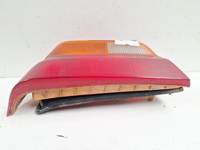 Recambio de piloto trasero izquierdo para ford orion celebration referencia OEM IAM 1052429  