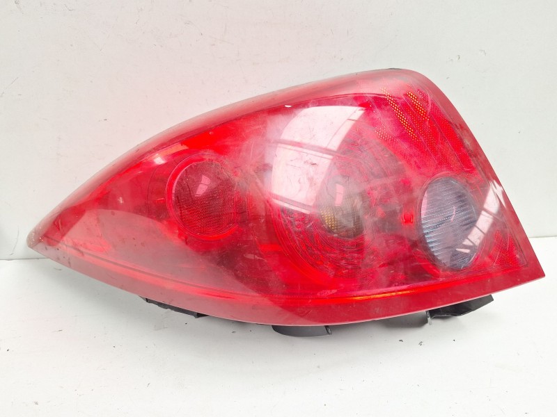 Recambio de piloto trasero derecho para nissan primera berlina (p12) acenta referencia OEM IAM 26550AU210  89077068