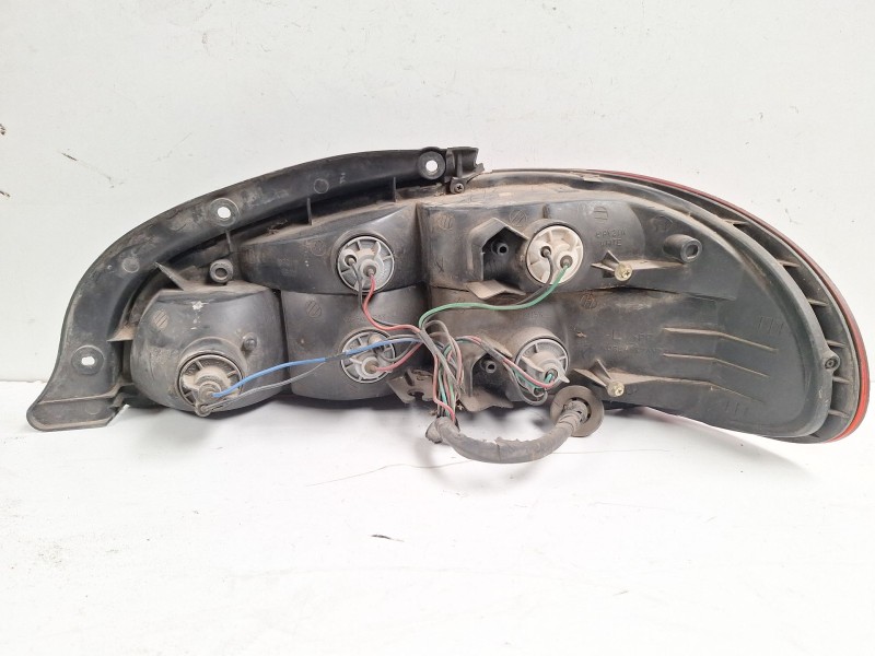 Recambio de piloto trasero izquierdo para kia clarus 1.8 slx berlina referencia OEM IAM 0K9AA51160C  