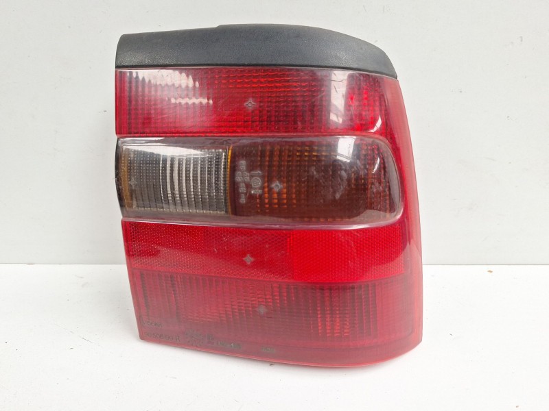 Recambio de piloto trasero derecho para opel vectra a cd referencia OEM IAM 1223138  