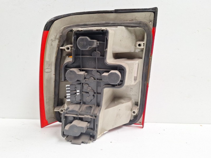 Recambio de piloto trasero derecho para opel vectra a cd referencia OEM IAM 1223138  