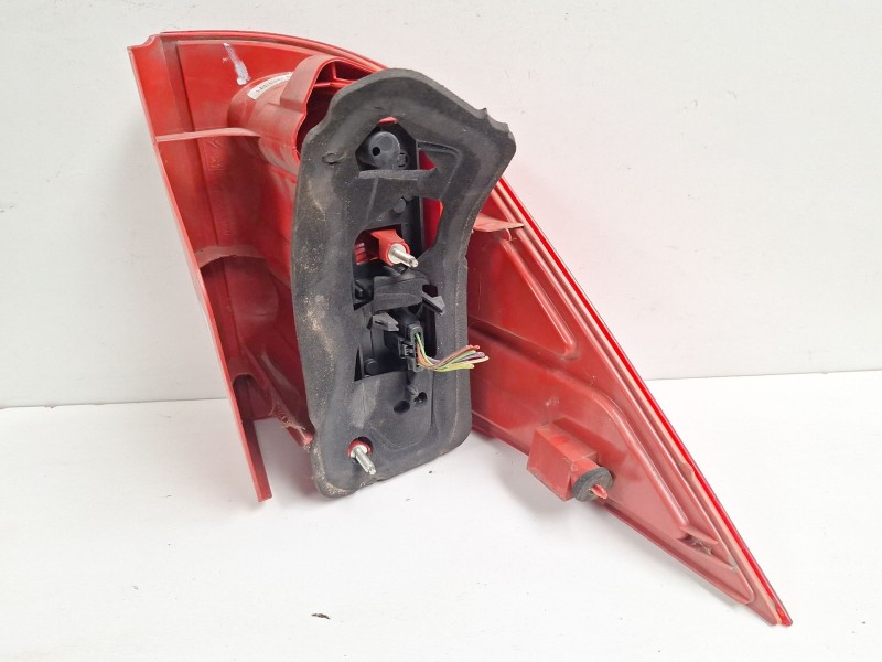 Recambio de piloto trasero derecho para peugeot 1007 sporty referencia OEM IAM 9646116880  