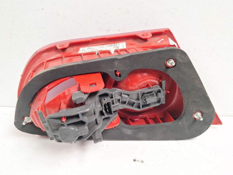 Recambio de piloto porton trasero derecho para seat leon (1p1) comfort limited referencia OEM IAM 89320301  