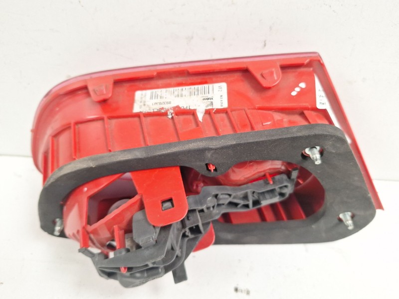 Recambio de piloto porton trasero derecho para seat leon (1p1) comfort limited referencia OEM IAM 89320301  