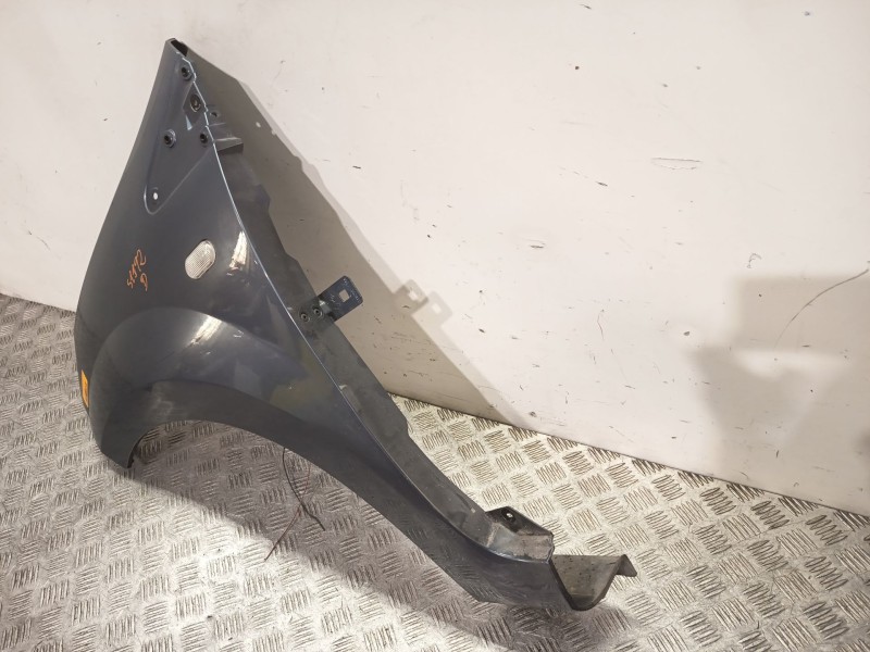 Recambio de aleta delantera izquierda para renault twingo ii (cn0_) 1.5 dci (cn0e) referencia OEM IAM 7701478881  