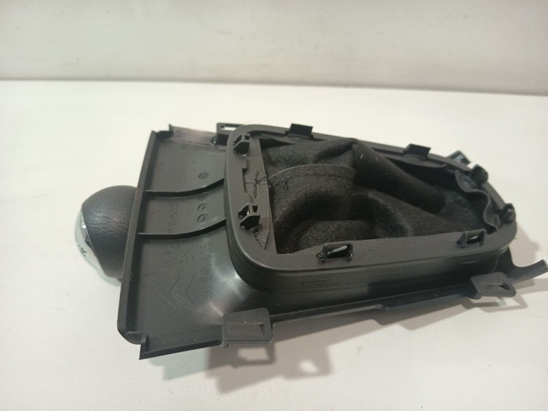 Recambio de pomo palanca cambio para citroën c3 ii (sc_) 1.2 vti 82 referencia OEM IAM 96841605  