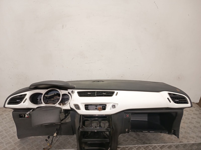 Recambio de salpicadero para citroën c3 ii (sc_) 1.4 referencia OEM IAM 8247F7  