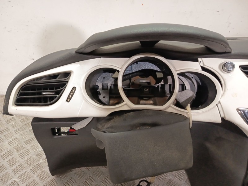 Recambio de salpicadero para citroën c3 ii (sc_) 1.4 referencia OEM IAM 8247F7  