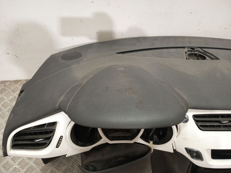 Recambio de salpicadero para citroën c3 ii (sc_) 1.4 referencia OEM IAM 8247F7  