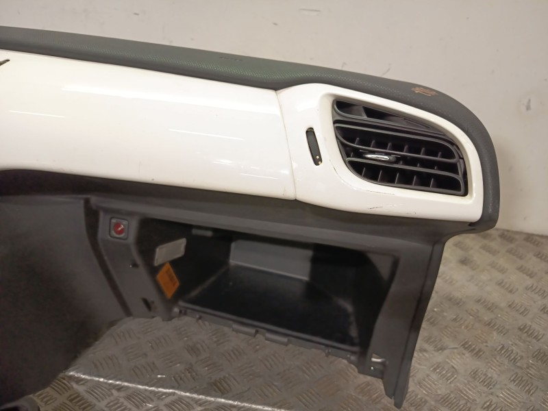 Recambio de salpicadero para citroën c3 ii (sc_) 1.4 referencia OEM IAM 8247F7  