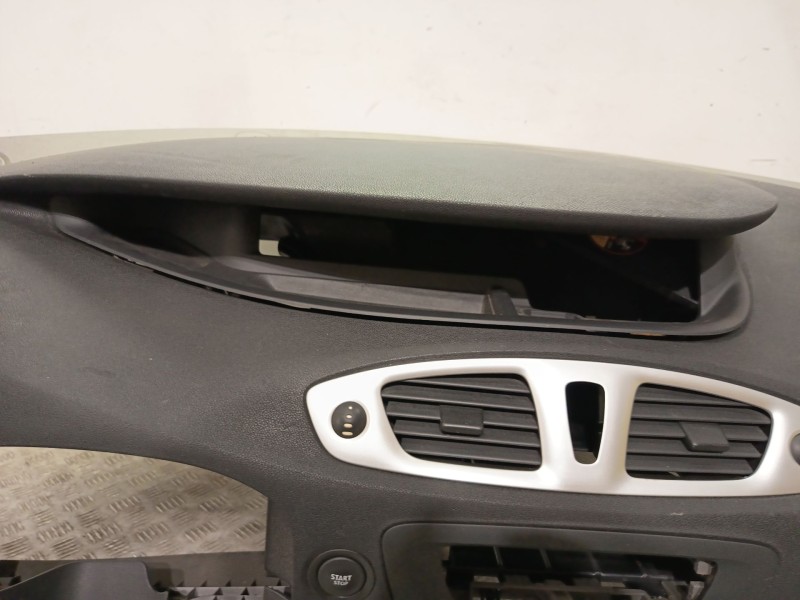 Recambio de salpicadero para renault grand scénic iii (jz0/1_) 1.9 dci referencia OEM IAM 681000060R  