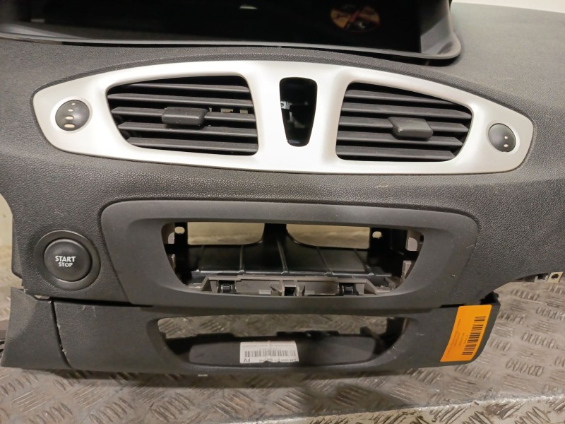 Recambio de salpicadero para renault grand scénic iii (jz0/1_) 1.9 dci referencia OEM IAM 681000060R  