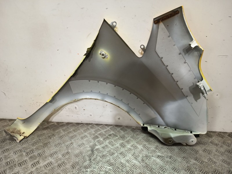 Recambio de aleta delantera izquierda para nissan nv200 / evalia autobús e-nv (me0m) referencia OEM IAM F31014FAMA  