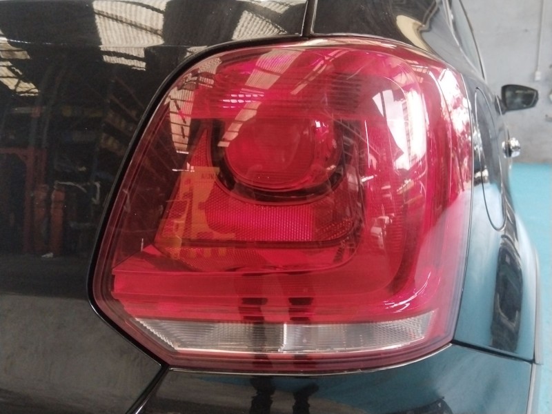 Recambio de piloto trasero derecho para volkswagen polo v (6r1, 6c1) 1.6 tdi referencia OEM IAM 6R0945096AH  