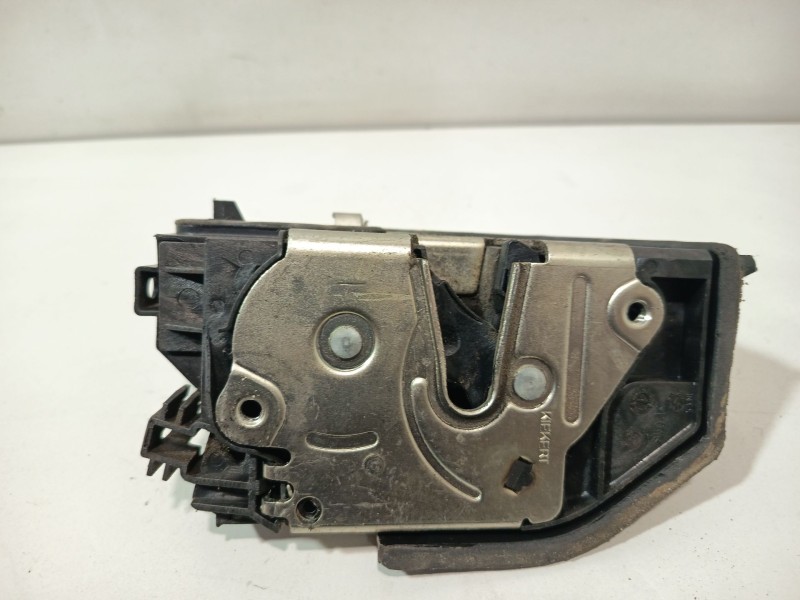 Recambio de cerradura puerta delantera derecha para bmw serie 1 berlina (e81/e87) 116i referencia OEM IAM 7167068  