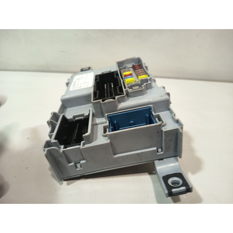 Recambio de caja reles / fusibles para fiat doblo autobús (263_) 1.6 d multijet (263axn1b) referencia OEM IAM 00520646330  