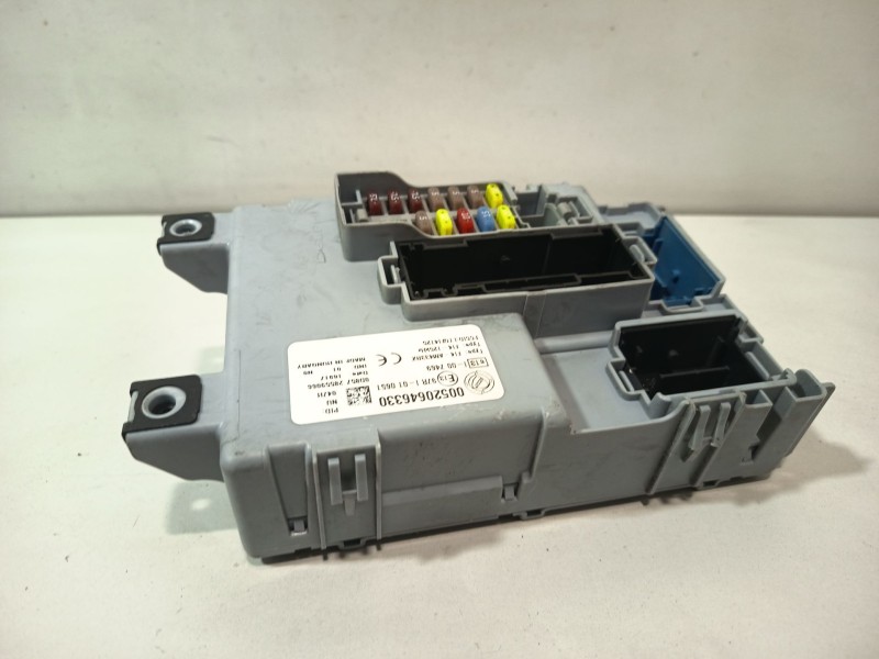 Recambio de caja reles / fusibles para fiat doblo autobús (263_) 1.6 d multijet (263axn1b) referencia OEM IAM 00520646330  