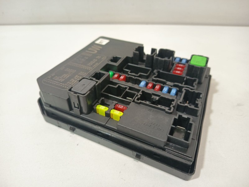 Recambio de caja reles / fusibles para nissan nv200 / evalia autobús e-nv (me0m) referencia OEM IAM 284B73NL5A  