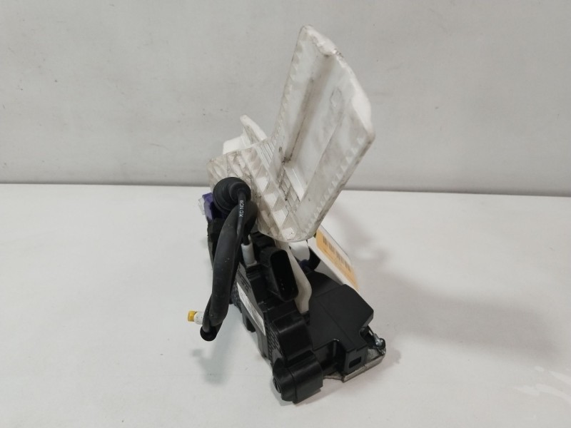 Recambio de cerradura puerta trasera izquierda para kia carens iv 1.6 gdi referencia OEM IAM 81410A4020  