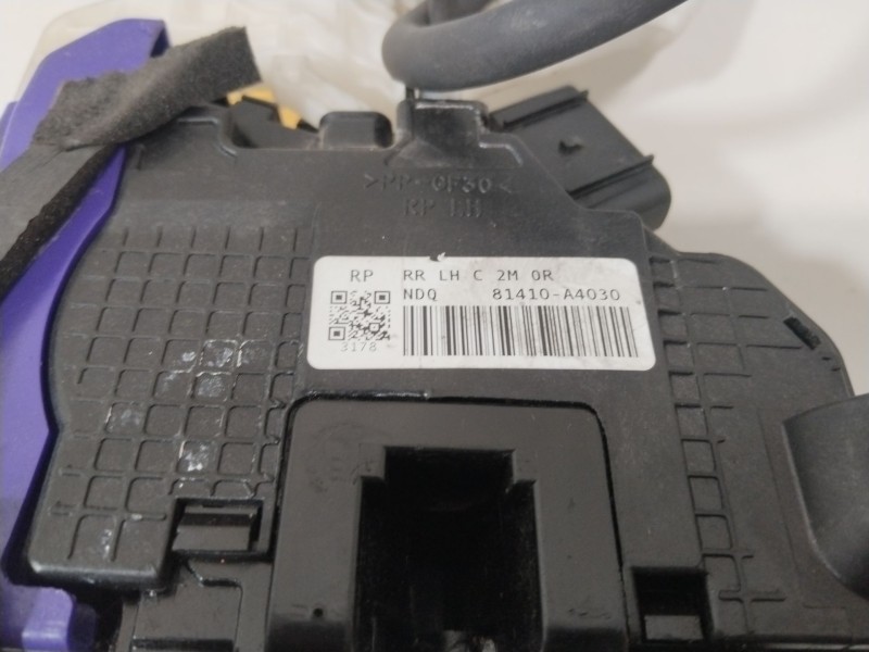 Recambio de cerradura puerta trasera izquierda para kia carens iv 1.6 gdi referencia OEM IAM 81410A4020  