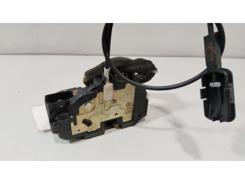 Recambio de cerradura puerta delantera derecha para nissan micra (k12e) acenta referencia OEM IAM 80500AX61A  